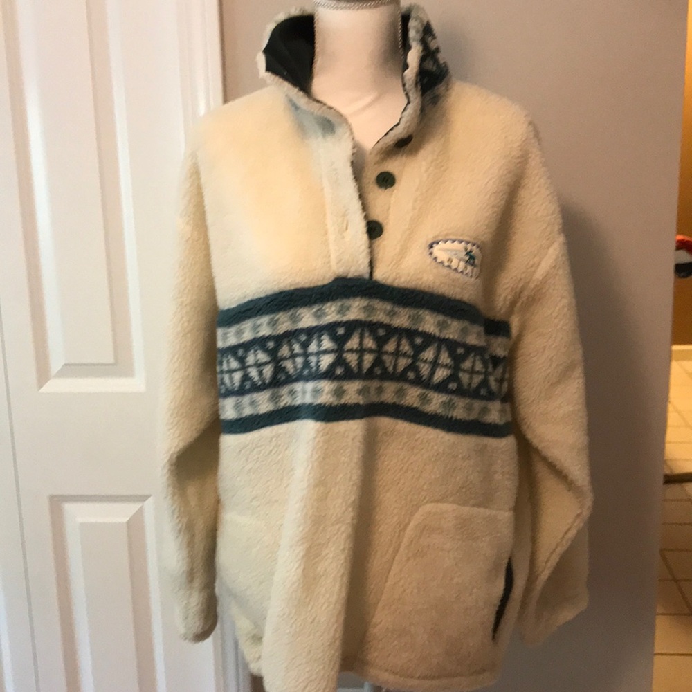 Pullover with drawstring bottom and side pockets